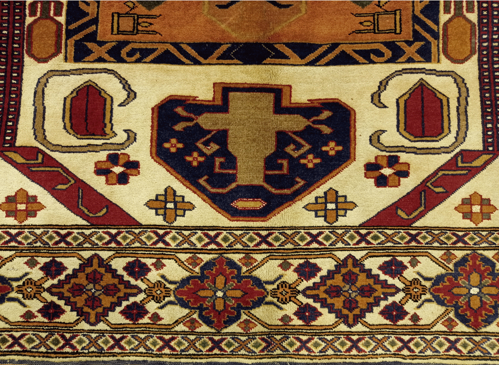 Alfombra SH1537, imagen de su historia y procedencia