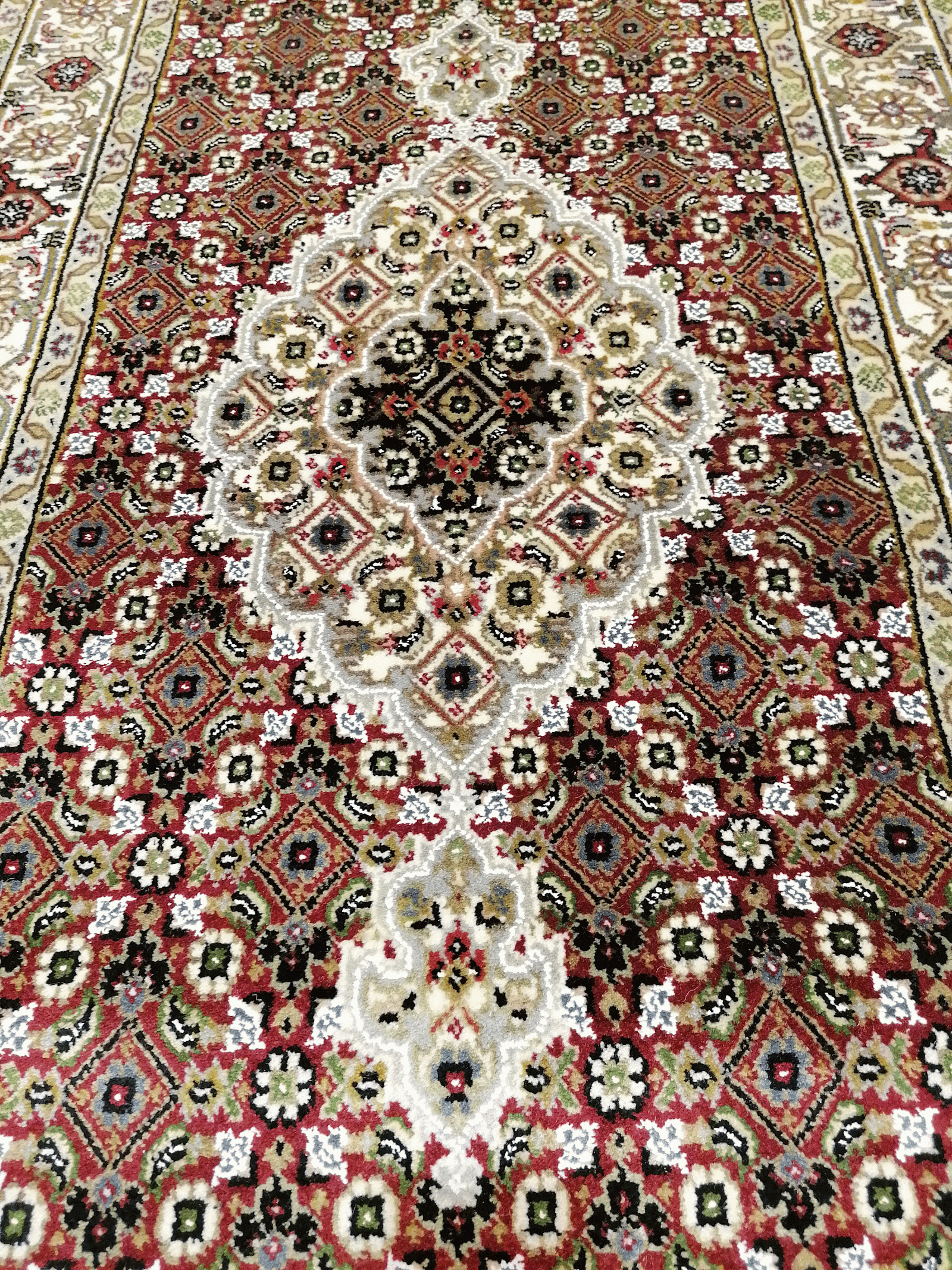 Alfombra IK2185, detalle de su artesanía