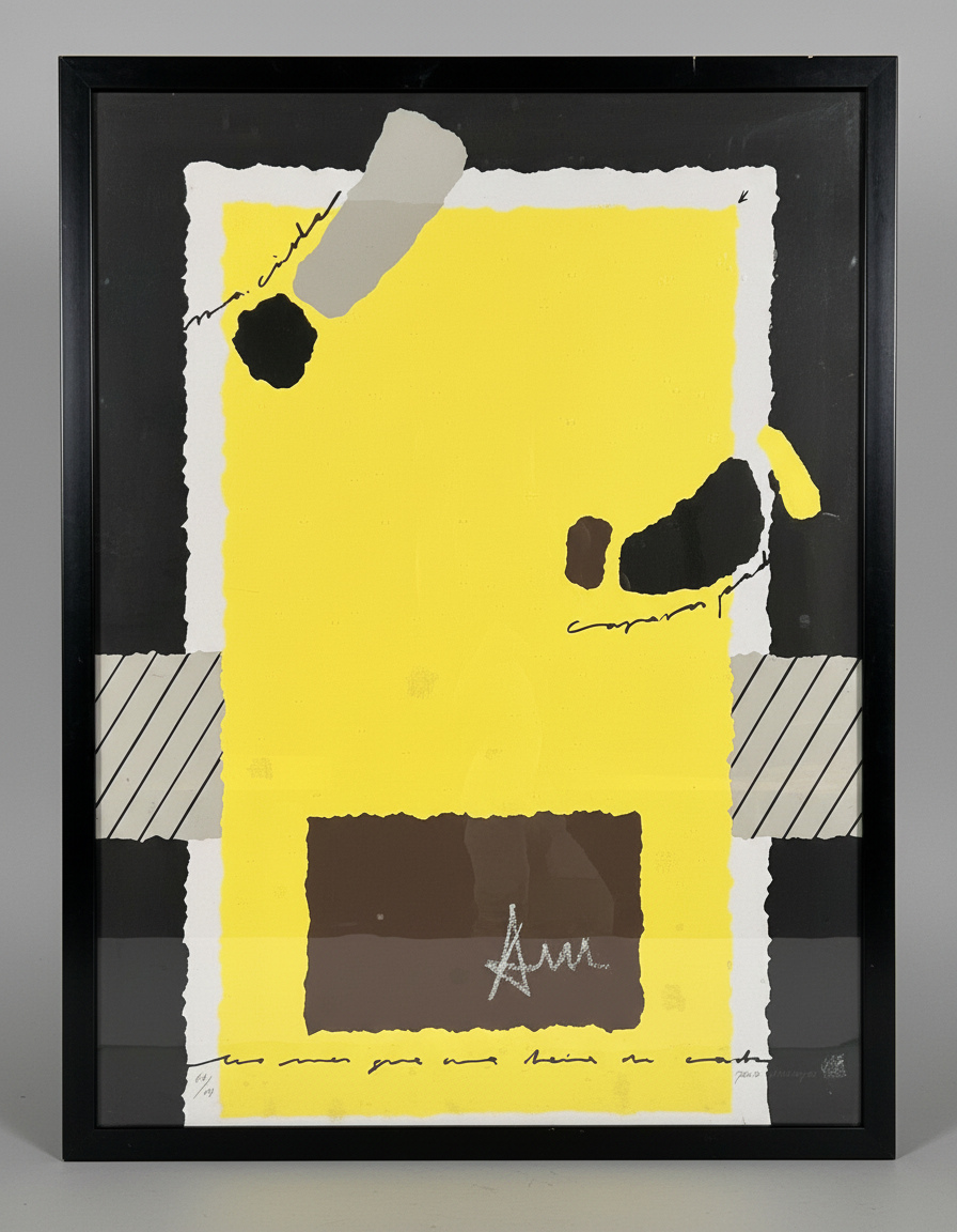 Composición amarillo y negro en la galería